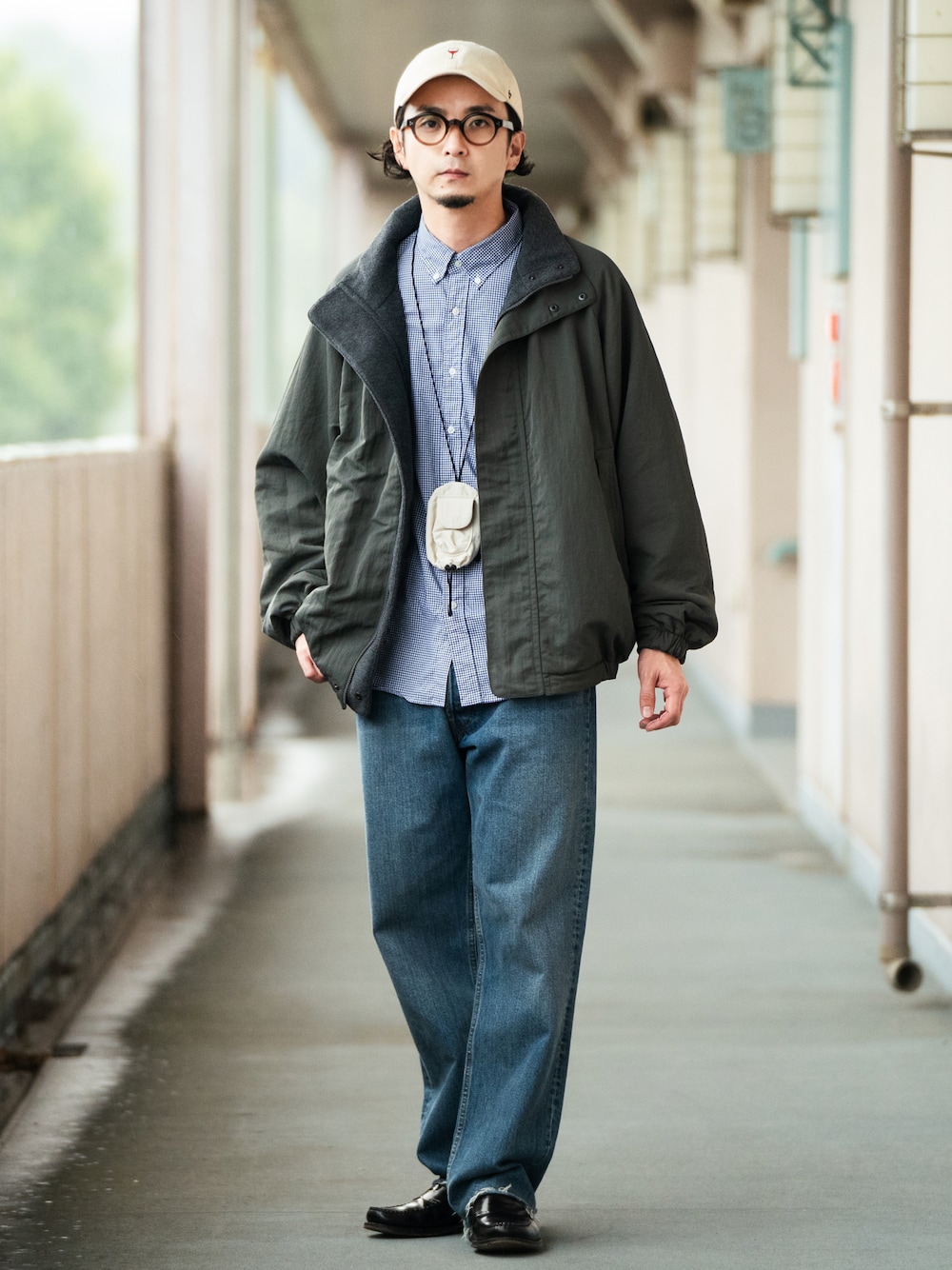 「大人カジュアル、きれいめカジュアル、秋コーデ、秋ルック紹介するよ、トラックジャケット、ローファー、キャップ、メガネ男子、ビッグシルエット、アメカジ、CITEN、Maison Margiela、デニム、シンプルコーデ、ブルゾン」｜「Maison Margielaのアイテム（デニムパンツ、ブルー系）」を使った、talow/タローさん（メンズ・176cm）の秋コーディネートの1枚目の写真