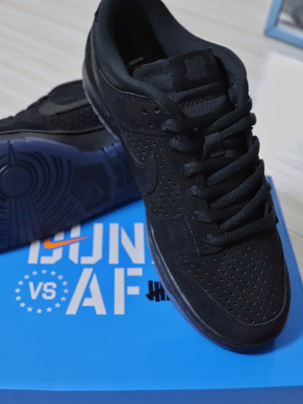 「スニーカー、NIKE、undefeated、dunk、オールブラック、dunkvsaf1」｜「NIKEのアイテム（スニーカー、ブラック系）」を使った、Akiraさん（メンズ・177cm）の秋コーディネートの1枚目の写真