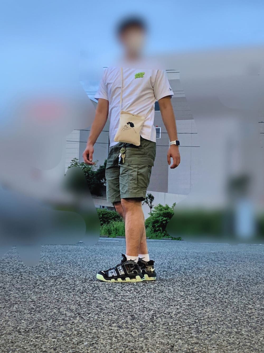 「休日スタイル、夏コーデ、スニーカー、NIKE、airmoreuptempo、モアテン、NEW ERA、SANTA CRUZ、ootd」｜「UNIQLOのアイテム（カーゴパンツ、グリーン系）」を使った、Akiraさん（メンズ・177cm）の夏コーディネートの1枚目の写真