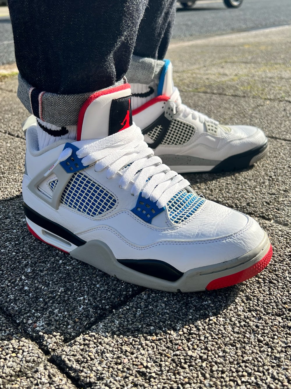 「春コーデ、休日スタイル、スニーカーコーデ、NIKE、AJ4」｜「NIKEのアイテム（スニーカー、ホワイト系）」を使った、Akiraさん（メンズ・177cm）の春コーディネートの1枚目の写真