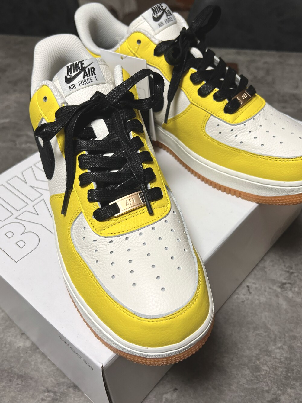 「NIKE、NIKEBYYOU、AIRFORCE1、夏コーデ、黄色、とうもろこしの色」｜「NIKEのアイテム（スニーカー、イエロー系）」を使った、Akiraさん（メンズ・177cm）の夏コーディネートの1枚目の写真