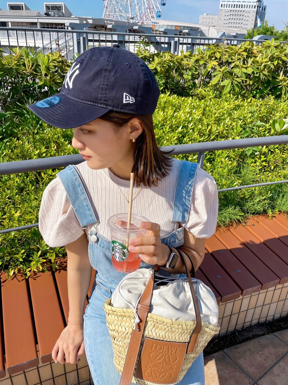 コーデのアクセントに！！【LOEWE】ロゴキャップ ロエベ」の夏映え帽子4選｜「オン」とのコラボロゴがアクセント