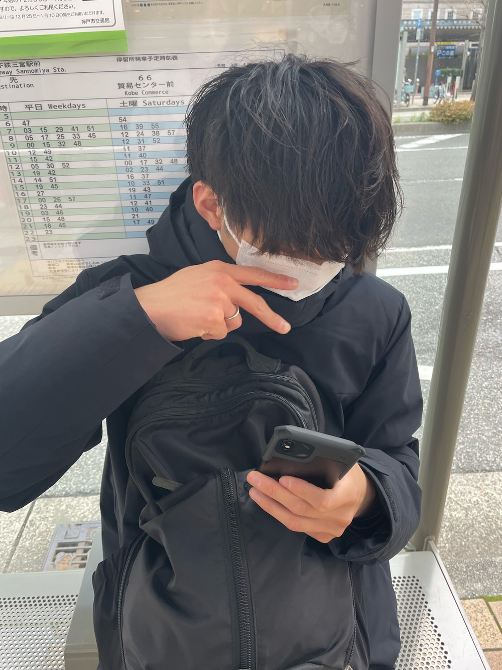 ブラック系のバックパック/リュック、ブラック系のダウンジャケット/コートを着用したメンズの冬コーディネートの1枚目の写真