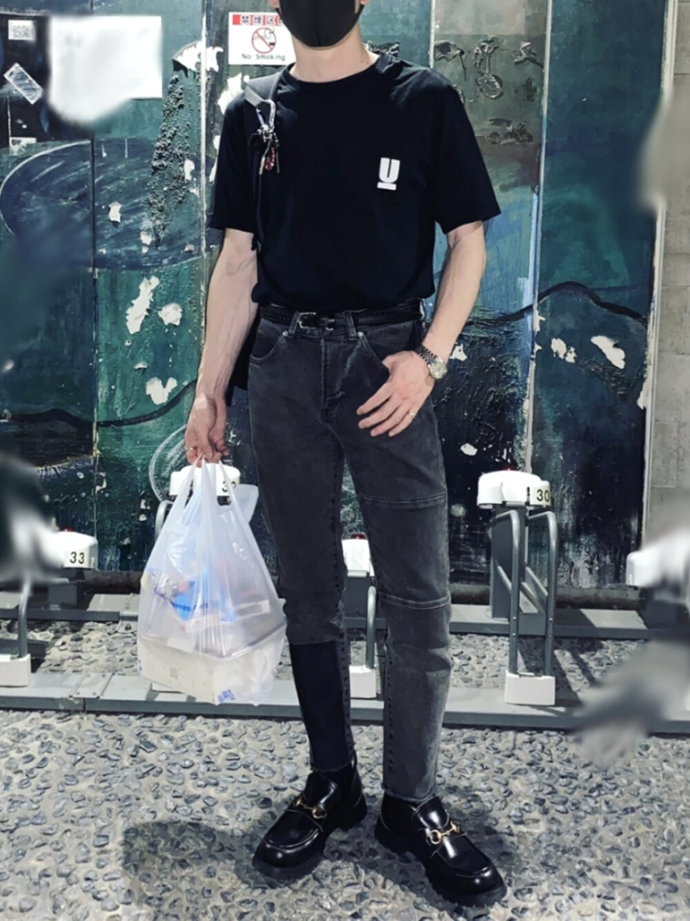 「シンプルコーデ、夏、Tシャツ、デニムパンツ」｜「UNDERCOVERのアイテム（Tシャツ/カットソー、ブラック系）」を使った、tarkarnorさん（メンズ・171cm）の夏コーディネートの1枚目の写真