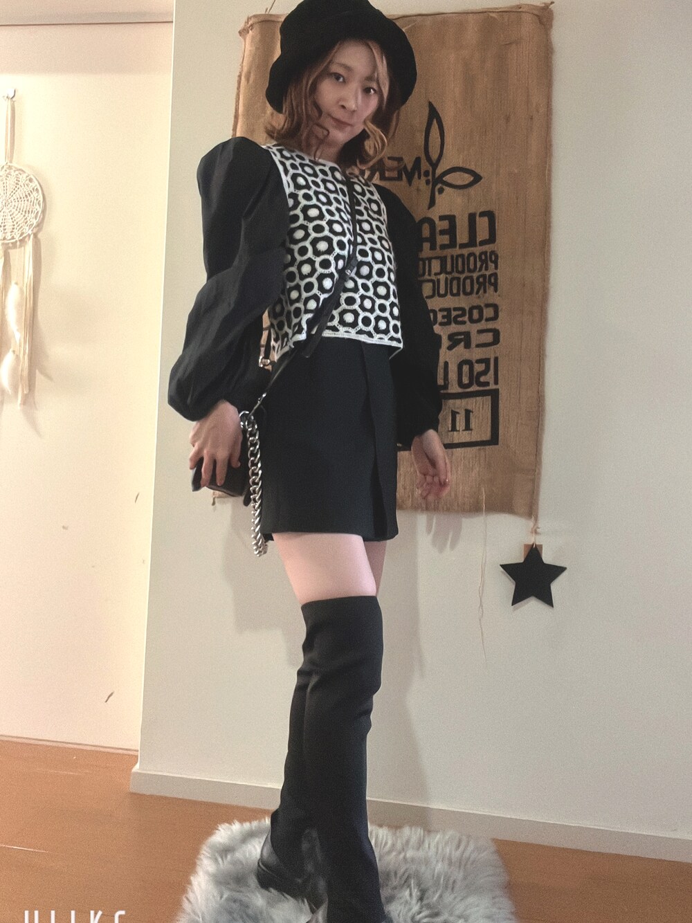 「お出かけコーデ、ゆるコーデ、今日のコーデ、大人カジュアル、重ね着ベストシーズン、大人コーデ、お洒落さんとつながりたい、ブーツスタイル、オトナ女子」｜「WEGOのアイテム（ハット、ブラック系）」を使った、ともはるさん（レディース・156cm）の秋コーディネートの1枚目の写真