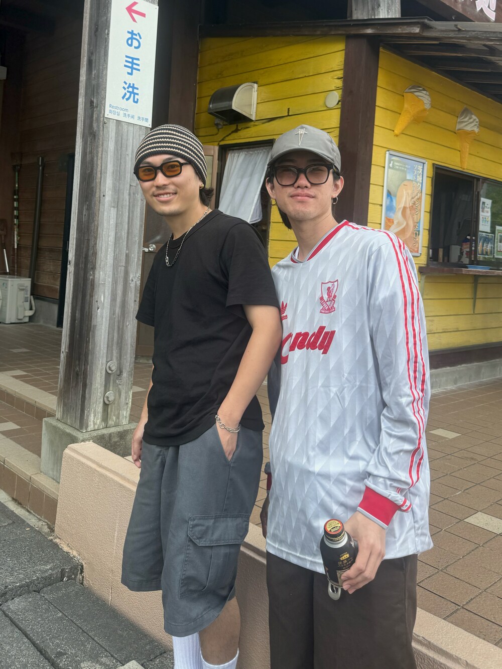 「オトナカジュアル、カジュアルモード、きれいめカジュアル」｜「UNIQLOのアイテム（Tシャツ/カットソー、ブラック系）」を使った、山本修さん（メンズ・165cm）の秋コーディネートの1枚目の写真
