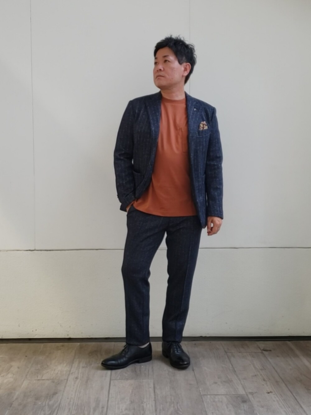 「今日のコーデ、お洒落さんとつながりたい、きれいめカジュアル、セットアップ、Tシャツ/カットソー、キレイめコーデ、オトナカジュアル、ドレスカジュアル、スマートカジュアル」｜「ABAHOUSE GRAYのアイテム（ジャケット/アウター、ブルー系）」を使った、TAKAさん（メンズ・165cm）の秋コーディネートの1枚目の写真