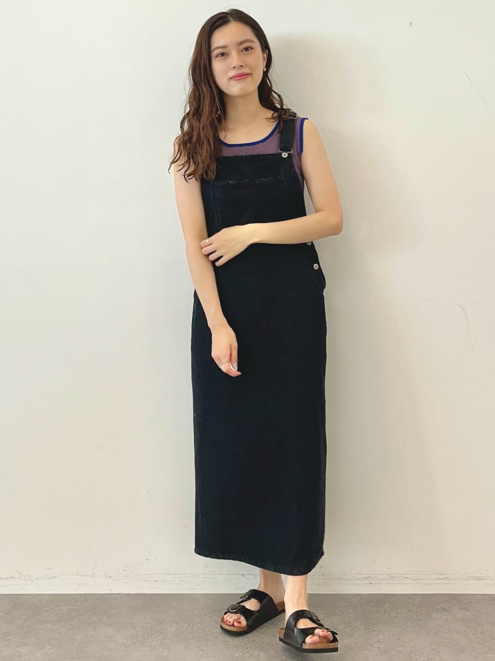 「AMERICAN HOLIC、アメリカンホリック、タンクトップ、サロペット、カジュアル、ゆるコーデ、シンプル、オトナカジュアル、夏、ロングワンピース、高身長女子」｜「AMERICAN HOLICの2WAYニットボーダータンクトップ（タンクトップ、ブルー系）」を使った、yuki☺︎さん（レディース・165cm）の夏コーディネートの1枚目の写真