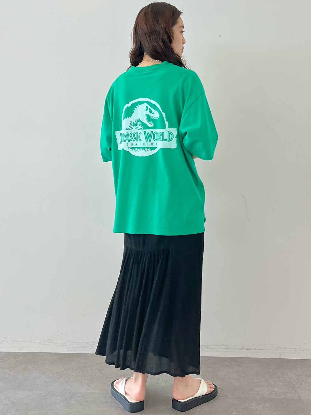 「AMERICAN HOLIC、アメリカンホリック、ジュラシックパーク、ユニバ、ユニバコーデ、ラクチンコーデ、真夏のアクティブスタイル、Tシャツ、ゆるコーデ、ビタミンカラー」｜「AMERICAN HOLICのジュラシック・ワールド/ロゴTシャツ（Tシャツ/カットソー、グリーン系）」を使った、yuki☺︎さん（レディース・165cm）の夏コーディネートの1枚目の写真