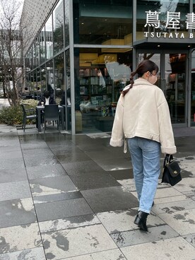 「Levi's（リーバイス）のアイテム（デニムパンツ、ブルー系）」を使った、ももこさん（レディース・161cm）の冬コーディネート