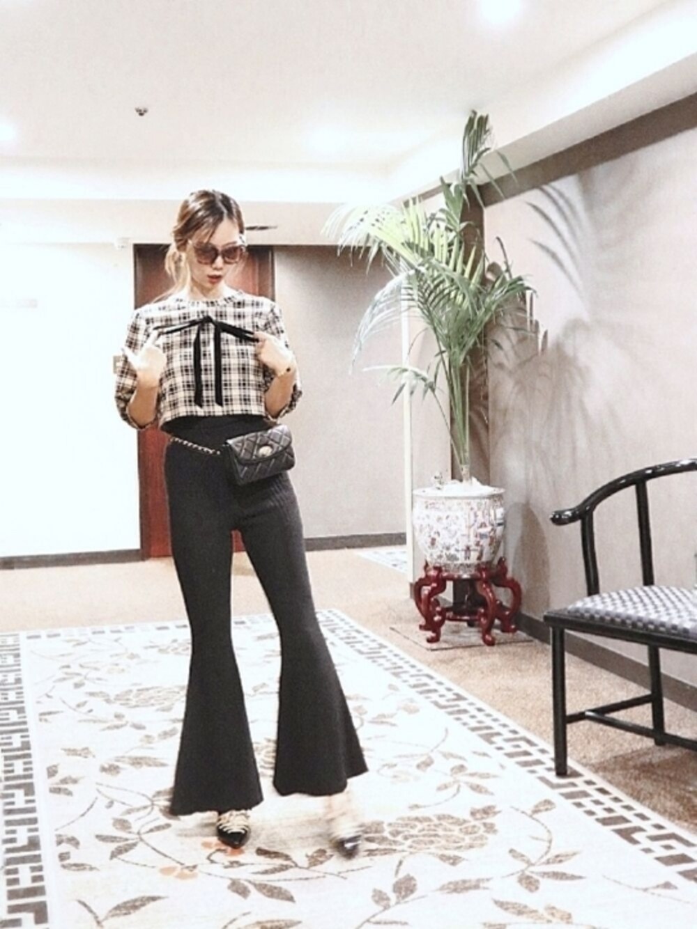 「チェック、秋のコーデ、サングラス、きれいめカジュアル、シック、epine、H&M、オトナカジュアル、パンツコーデ」｜「epineのアイテム（パンツ、ブラック系）」を使った、ｐiｐiさん（レディース・163cm）の秋コーディネートの1枚目の写真