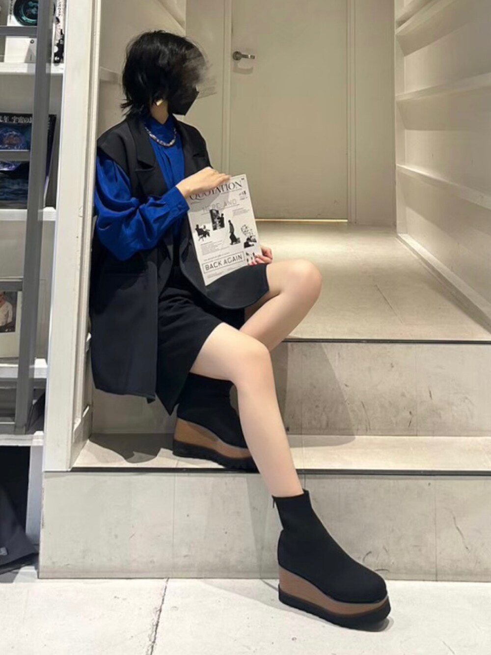 「ジレ、ファッションを楽しもう、カフェ、ハーフパンツ、ブーツ、おしゃれさんと繋がりたい、休日スタイル、低身長コーデ、シャツスタイル、秋のコーデ」｜「SpRay PREMIUMのアイテム（ジャケット/アウター、ブラック系）」を使った、。さん（レディース・157cm）の秋コーディネートの1枚目の写真