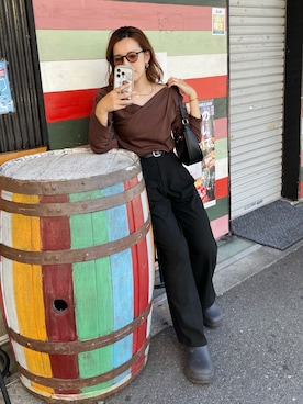 「Ungrid（アングリッド）のタックデザインオフショルロングスリーブTee（Tシャツ/カットソー）」を使った、福本 茉以さん（レディース・160cm）の秋コーディネート