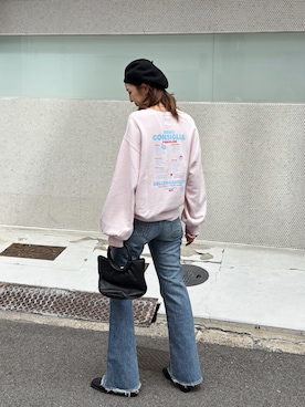 「アイテム（スウェット、ピンク系）」を使った、福本 茉以さん（レディース・160cm）の秋コーディネート