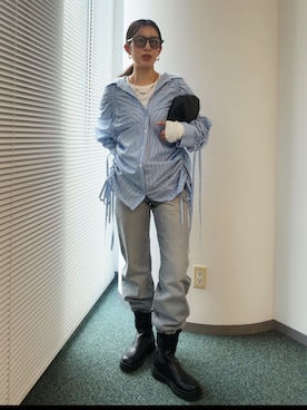 「Ungrid（アングリッド）のギャザーデザインルーズシャツ（シャツ/ブラウス、ブルー系）」を使った、福本 茉以さん（レディース・160cm）の春コーディネート