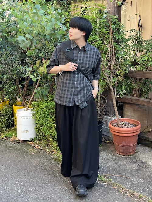 「WISH FOR EVER(ウィッシュフォーエバー)のASSORT SUPER BAGGY STUDS DESIGNS DOUBLE POCKET SLACKS(SETUP)/アソートスーパーバギースタッズデザインダブルポケットスラックス(セットアップ)(スラックス)」を使った、Seigoさん(メンズ・165cm)の夏コーディネート