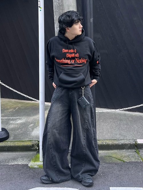 「BEAMS T(ビームスティー)のHOME ECONOMICS EXPERIMENT / Hoodie(スウェット)」を使った、Seigoさん(メンズ・165cm)の秋コーディネート