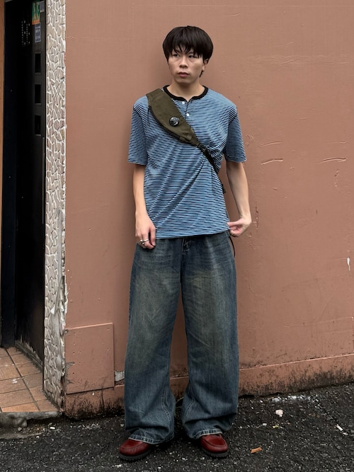 「POKER FACE（ポーカーフェイス）のSTRIPE HENLEY NECK T-SHIRTS BLUE（Tシャツ/カットソー）」を使った、junさん（メンズ・170cm）の夏コーディネート