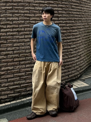 「KHOKI（コッキ）の【KHOKI / コッキ】Vintage-effect T-shirt（Tシャツ/カットソー）」を使った、junさん（メンズ・170cm）の夏コーディネート