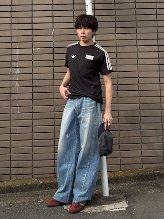 「adidas(アディダス)のadidas Originals × Oasis ツアースリーストライプス Tシャツ / アディダスオリジナルス(Tシャツ/カットソー)」を使った、junさん(メンズ・170cm)の夏コーディネート
