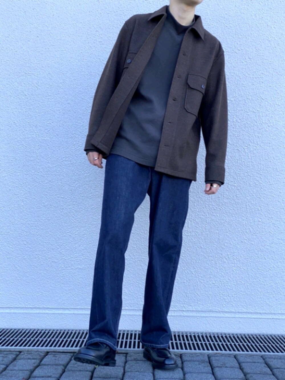 「休日コーデ、きれいめカジュアル、シンプル、UNIQLO、冬コーデ」｜「UNIQLOのフリースシャツジャケット（長袖）（その他アウター、ブラウン系）」を使った、シュウヤさん（メンズ・175cm）の冬コーディネートの1枚目の写真