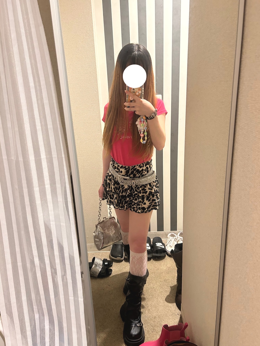 「144cm、低身長、低身長コーデ、骨格ウェーブ、ピンク、シルバー、レオパード、レース、夏服コーデ、おでかけコーデ、夏ルックで気分アップ」｜「Sibraのカバーミドルブーツ 厚底（ブーツ、ブラック系）」を使った、Rちゃんさん（骨格ウェーブ・レディース・144cm）の夏コーディネートの1枚目の写真