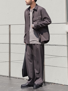 「ATTACHMENT（アタッチメント）のウォッシャブルハイツイストギャバジン イージー バックル バルーントラウザーズ / WASHABLE HIGH TWIST GABARDINE EASY BUCKLE BALLOON TROUSERS（スラックス、ブラック系）」を使った、SHUさん（メンズ・170cm）の秋コーディネート