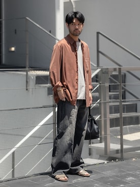 「ATTACHMENT（アタッチメント）のCU/PE フィブリルサテン L/S SHIRT / CU/PE FIBRIL SATIN L/S SHIRT（シャツ/ブラウス、ブラウン系）」を使った、SHUさん（メンズ・170cm）の夏コーディネート