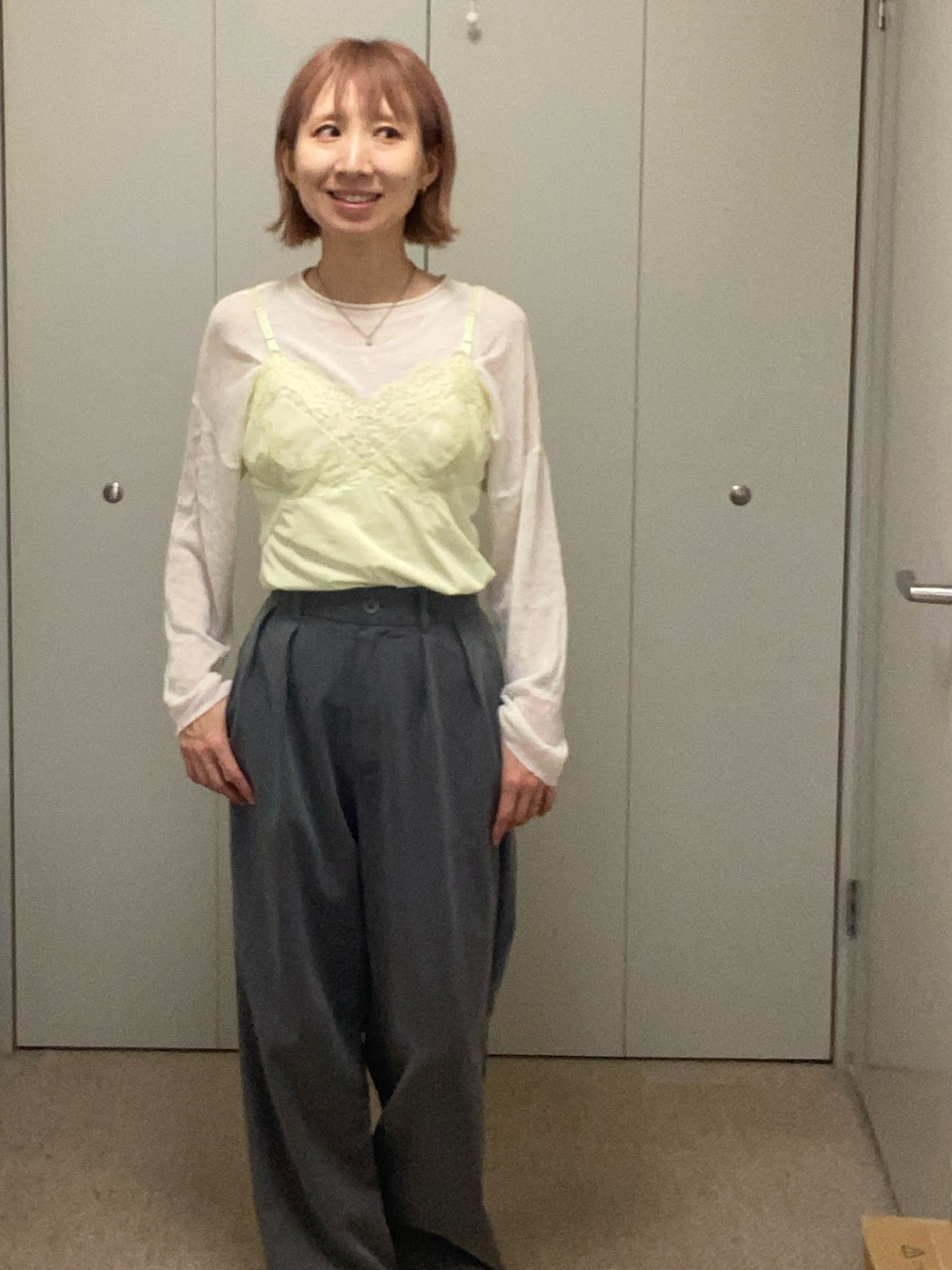 「シアートップス、古着MIX」｜「古着のアイテム（キャミソール、イエロー系）」を使った、さ〜こさん（レディース・156cm）の秋コーディネートの1枚目の写真