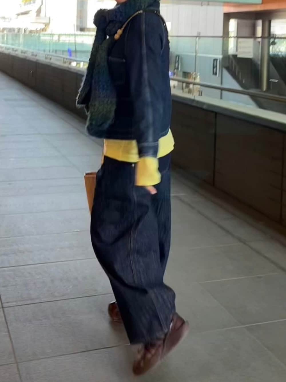 「driesvannoten、BEAMS、PUMA、COMME des GARCONS、COS、デニムジャケット、デニムオンデニム、セットアップ、春コーデ」｜「DRIES VAN NOTENのアイテム（デニムパンツ、ブルー系）」を使った、あさん（レディース・159cm）の春コーディネートの1枚目の写真