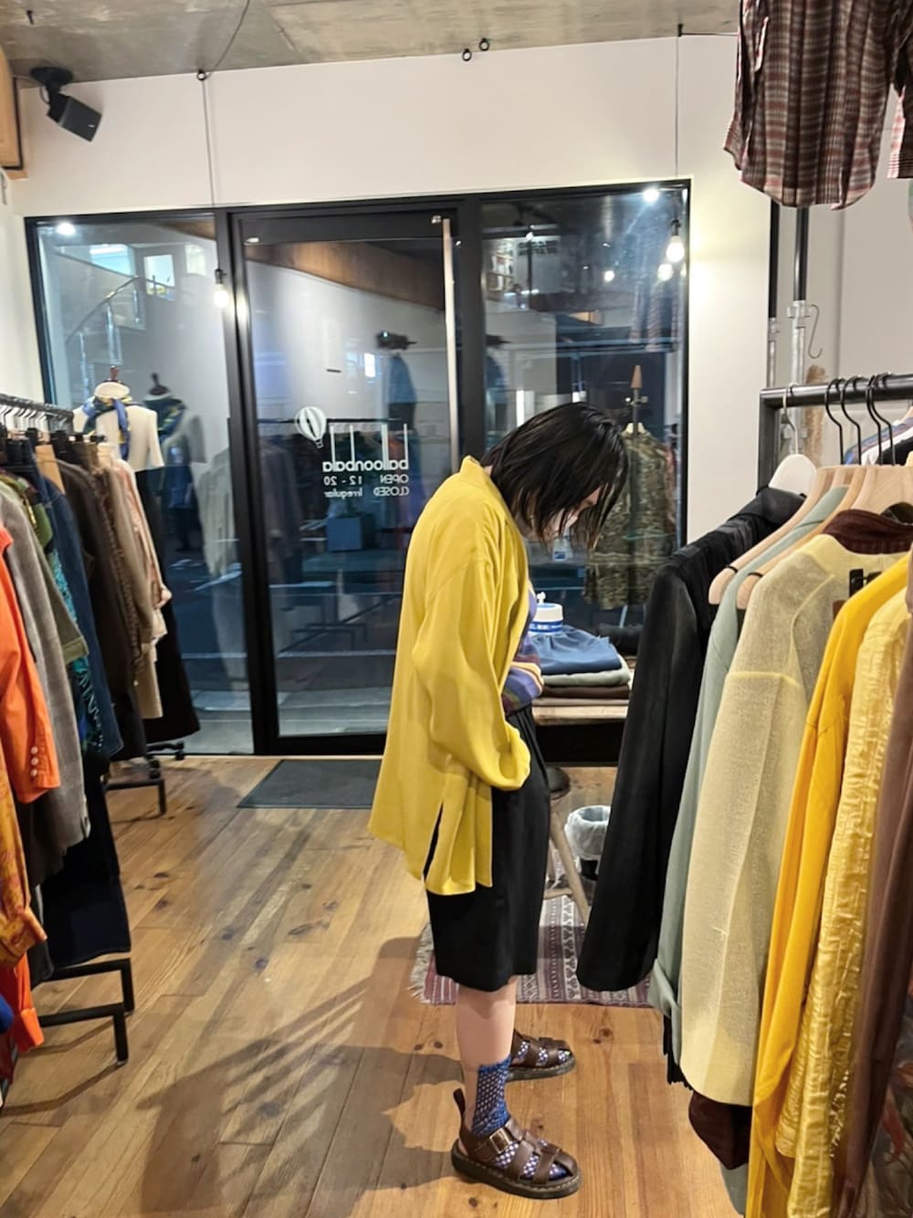 「vintage、used、Dr.Martens、FAKUI、ハーフパンツ、メンズライク、古着」｜「Dr. Martensの【Dr.Martens/ドクターマーチン】GALIAフィッシャーマンサンダル#（サンダル、ブラウン系）」を使った、あさん（レディース・159cm）の秋コーディネートの1枚目の写真