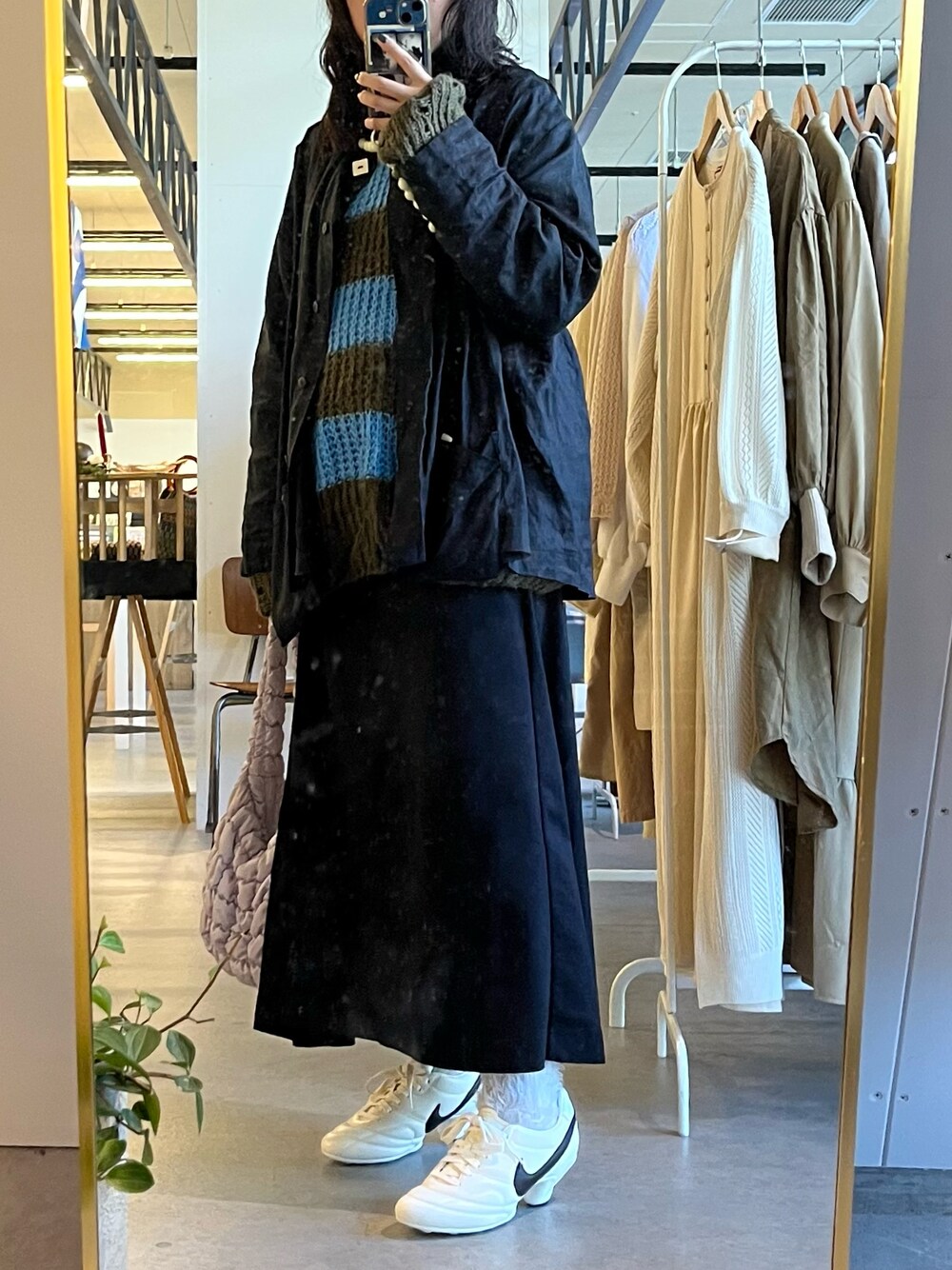 「NIKE、COMME des GARCONS、COS、used、vintage、古着、古着MIX」｜「COMME des GARCONSのアイテム（スニーカー、ホワイト系）」を使った、あさん（レディース・159cm）の秋コーディネートの1枚目の写真