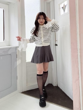 「MAJESTIC LEGON（マジェスティックレゴン）の2WAYボリュームローファー（ローファー、ブラック系）」を使った、もちをさん（レディース・144cm）の春コーディネート