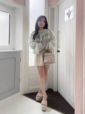 「MAJESTIC LEGON（マジェスティックレゴン）のチェーン付きシアーフリルブラウス（シャツ/ブラウス、グリーン系）」を使った、もちをさん（レディース・144cm）の春コーディネート