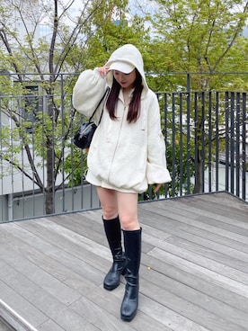 「MAJESTIC LEGON（マジェスティックレゴン）の【WEB限定アイテム】美脚ストレッチロングブーツ（ブーツ、ブラック系）」を使った、もちをさん（レディース・144cm）の春コーディネート