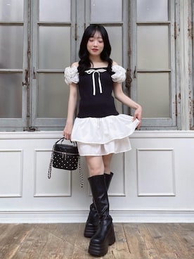 「MAJESTIC LEGON（マジェスティックレゴン）のパール×ビジューバニティバッグ（ハンドバッグ、ブラック系）」を使った、もちをさん（レディース・144cm）の夏コーディネート