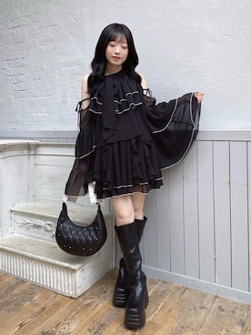 「MAJESTIC LEGON（マジェスティックレゴン）の2WAYリボンビジュームーンバッグ（ショルダーバッグ、ブラック系）」を使った、もちをさん（レディース・144cm）の夏コーディネート