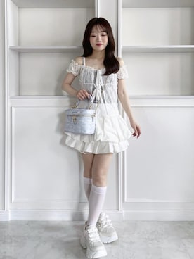 「MAJESTIC LEGON（マジェスティックレゴン）のビジュー厚底リボンスニーカー（スニーカー、ホワイト系）」を使った、もちをさん（レディース・144cm）の夏コーディネート