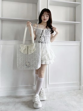 「MAJESTIC LEGON（マジェスティックレゴン）のビジュー厚底リボンスニーカー（スニーカー、ホワイト系）」を使った、もちをさん（レディース・144cm）の夏コーディネート