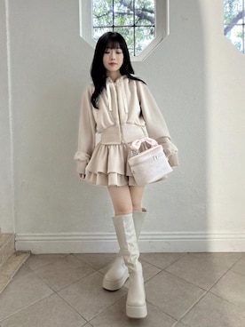 「MAJESTIC LEGON（マジェスティックレゴン）のバックリボン厚底ロングブーツ（ブーツ、ホワイト系）」を使った、もちをさん（レディース・144cm）の秋コーディネート