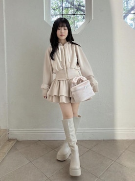 「MAJESTIC LEGON（マジェスティックレゴン）のバックリボン厚底ロングブーツ（ブーツ、ホワイト系）」を使った、もちをさん（レディース・144cm）の秋コーディネート