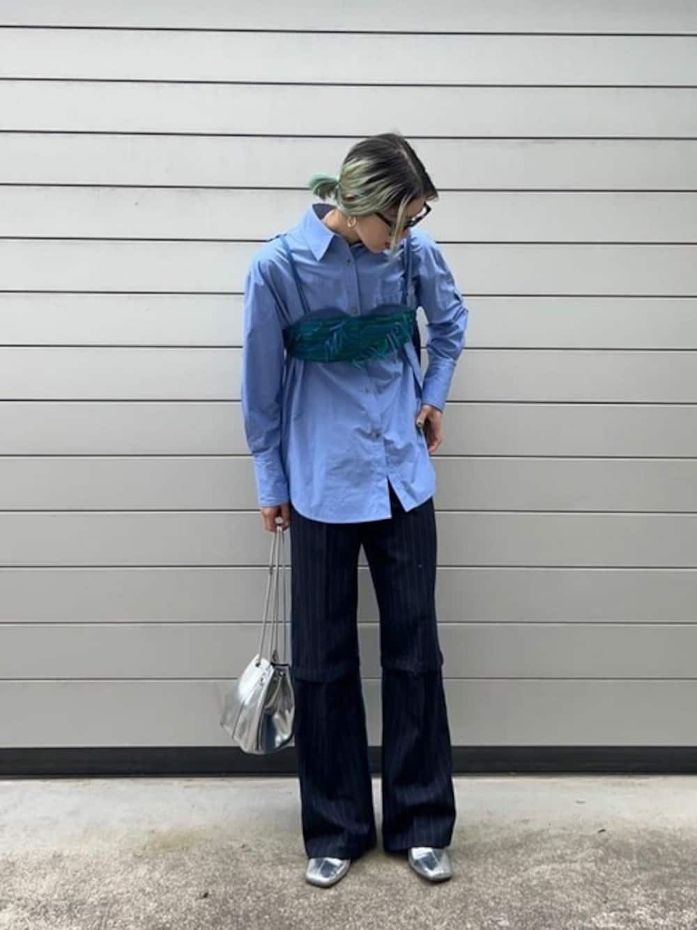 「デニム、シャツ、スラックス、フリンジ、ビスチェ、ロングスリーブ、スリット、ボンテージ、メゾンスペシャル、maisonspecial」｜「MAISON SPECIALのボンテージシャツ【MAISON SPECIAL/メゾンスペシャル】（シャツ/ブラウス、ブルー系）」を使った、MAISON SPECIALさん（レディース・171cm）の秋コーディネートの1枚目の写真