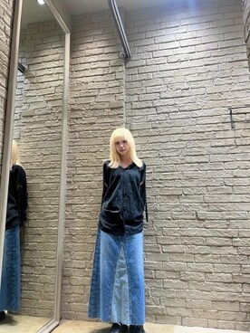 SHOCKING BAD GIRL スリットスリーブシャツを使った人気ファッション