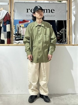 「ARMY TWILL（アーミーツイル）のアイテム（トップス）」を使った、JOURNAL STANDARD relumeさん（メンズ・160cm）の春コーディネート