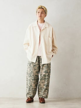 「ARMY TWILL（アーミーツイル）のアイテム（トップス）」を使った、JOURNAL STANDARD relumeさん（メンズ・177cm）の春コーディネート