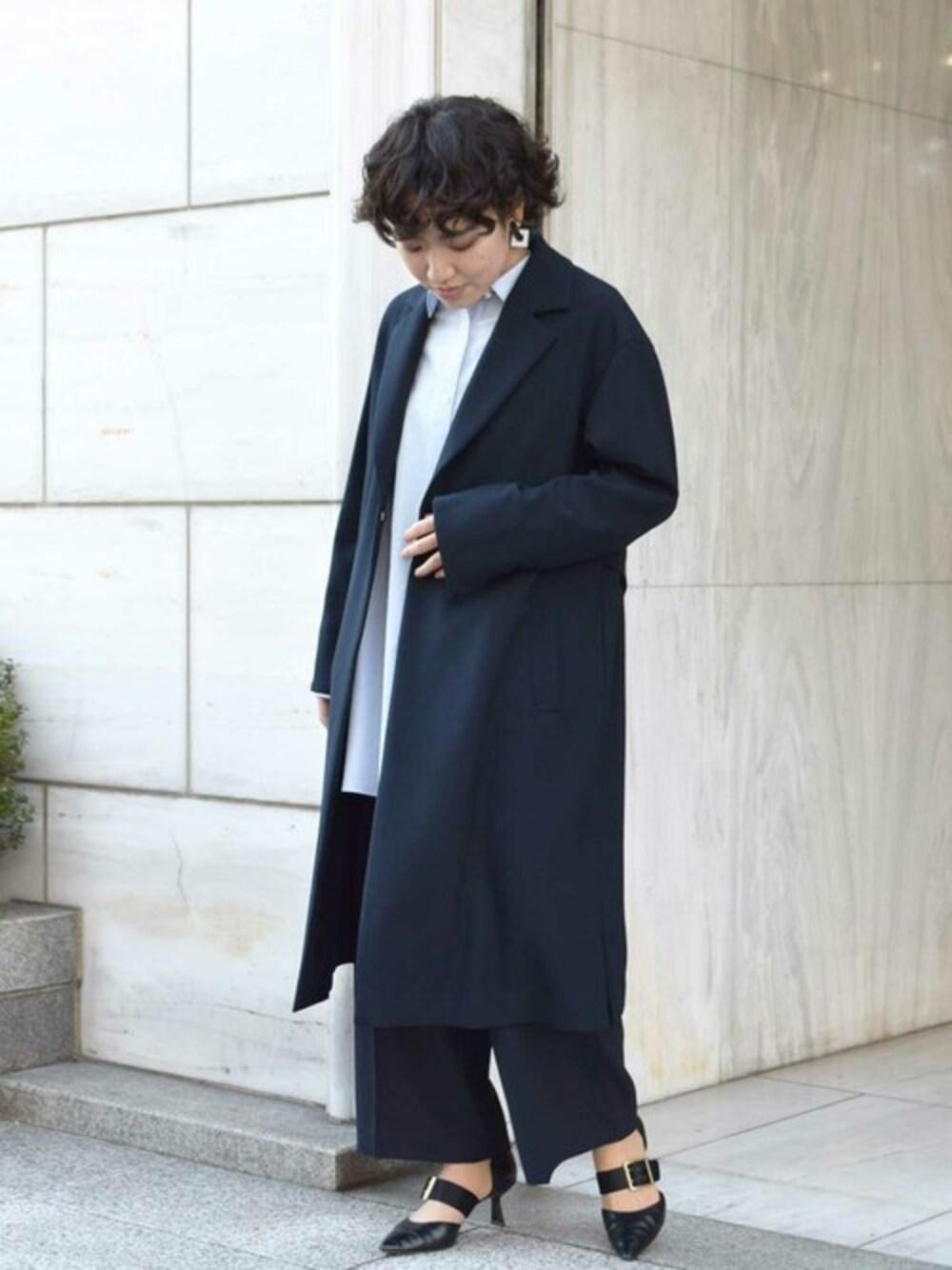 「チェスターコート、大人カジュアル、キレイめ、春アウター、春服、スプリングコート、春コーデ、MK MICHEL KLEIN、オーバーシャツ、MKミッシェルクラン」｜「MK MICHEL KLEINのライトダブルクロスチェスターコート/洗える（チェスターコート、ブルー系）」を使った、MKミッシェルクランさん（レディース・153cm）の春コーディネートの1枚目の写真