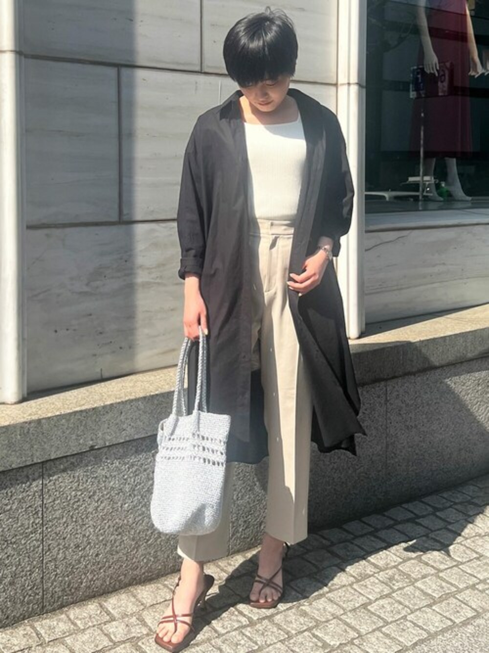 「シャツワンピース、シャツワンピ、春服、春コーデ、シャツスタイル、羽織り、シアーシャツ、MK MICHEL KLEIN、MKミッシェルクラン、シアーワンピース」｜「MK MICHEL KLEINのシアーシャツワンピース/洗える（シャツワンピース、ブラック系）」を使った、MKミッシェルクランさん（レディース・158cm）の春コーディネートの1枚目の写真