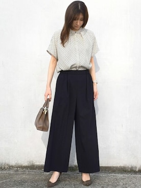 「ゆったりシルエット」｜「アイテム（スラックス）」を使った、MKミッシェルクランさん（レディース・165cm）の春コーディネート