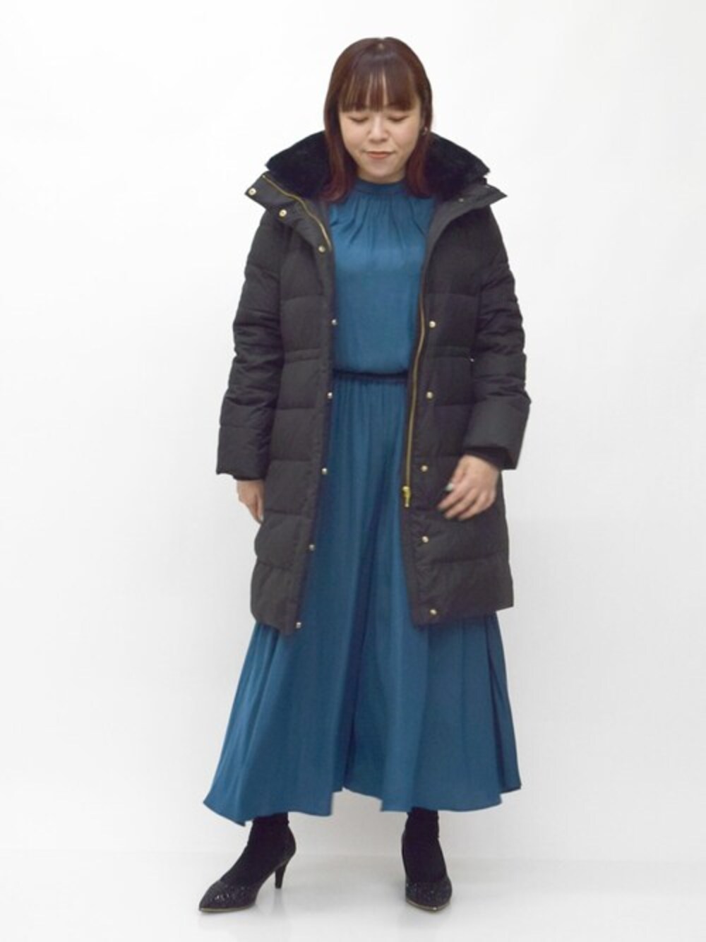 「アウター、セットアップ、ダウン、ダウンコート、ロングダウン、サテンパンツ、冬服、サテン、MK MICHEL KLEIN、MKミッシェルクラン」｜「MK MICHEL KLEINのベーシックタフタロングダウンコート（ダウンジャケット/コート、ブラック系）」を使った、MKミッシェルクランさん（レディース・157cm）の秋コーディネートの1枚目の写真