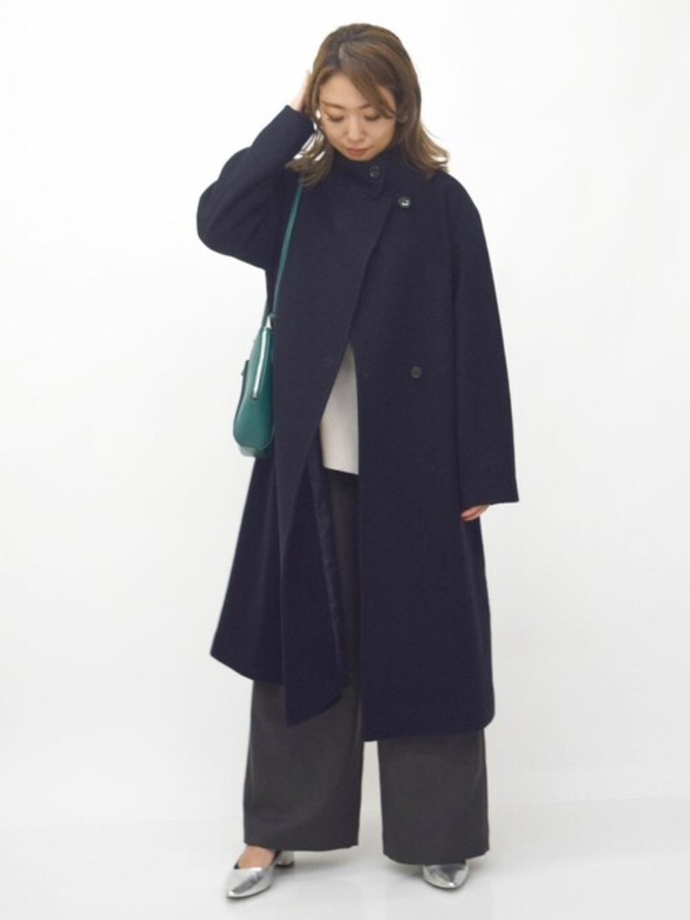 「コート、アウター、ウールコート、大人カジュアル、スタンドカラー、ストレートパンツ、冬服、MK MICHEL KLEIN、スタンドカラーコート、MKミッシェルクラン」｜「MK MICHEL KLEINのウールナイロンモッサ スタンドカラーロングコート（その他アウター、ブルー系）」を使った、MKミッシェルクランさん（レディース・158cm）の秋コーディネートの1枚目の写真